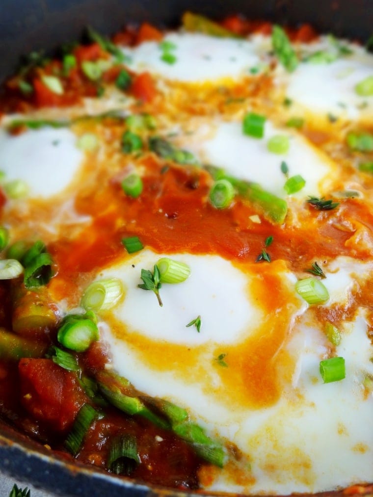 Asparagus Shakshuka is a delicous and easy dinner. Get the recipe for tonight!