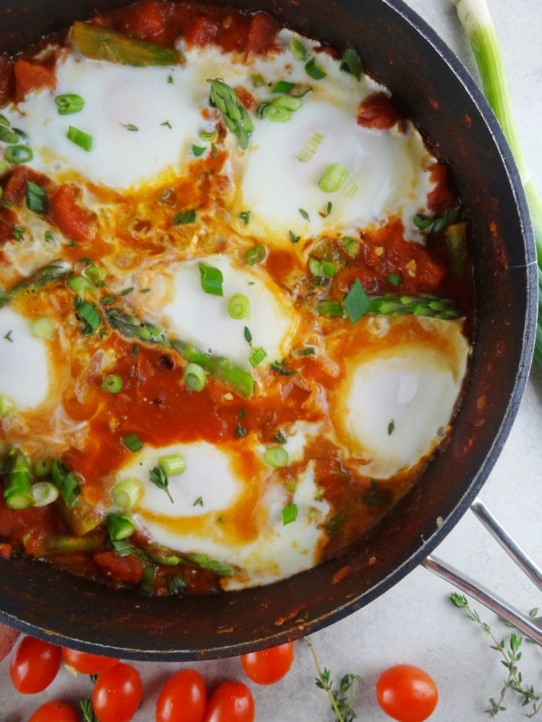 Asparagus Shakshuka is a delicous and easy dinner. Get the recipe for tonight!