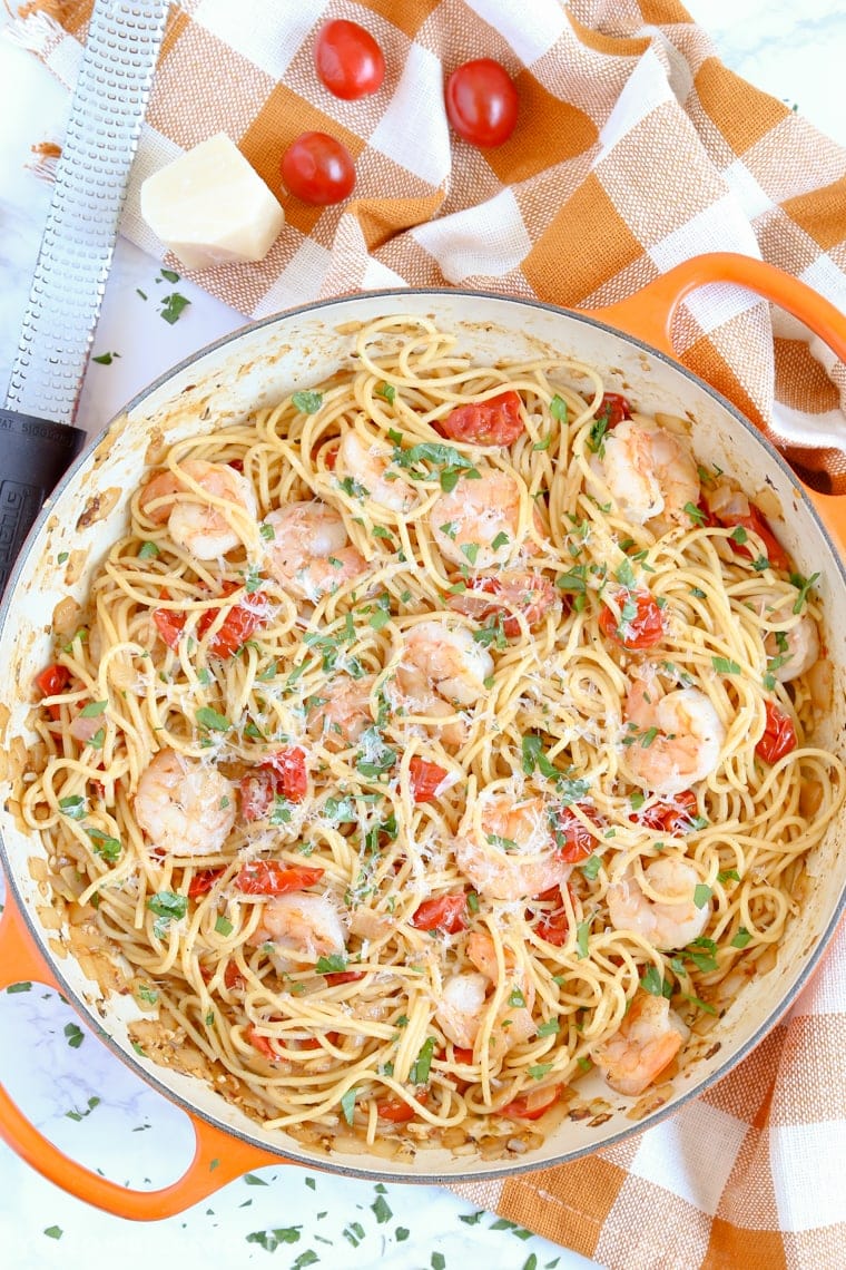 Garlic Shrimp and Tomato Spaghetti ready to serve