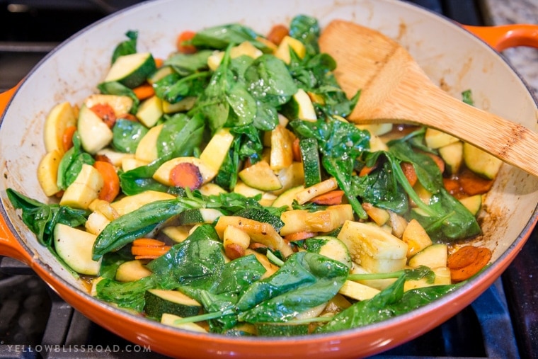 Lemon Garlic Chicken and Vegetable Pasta with Zucchini