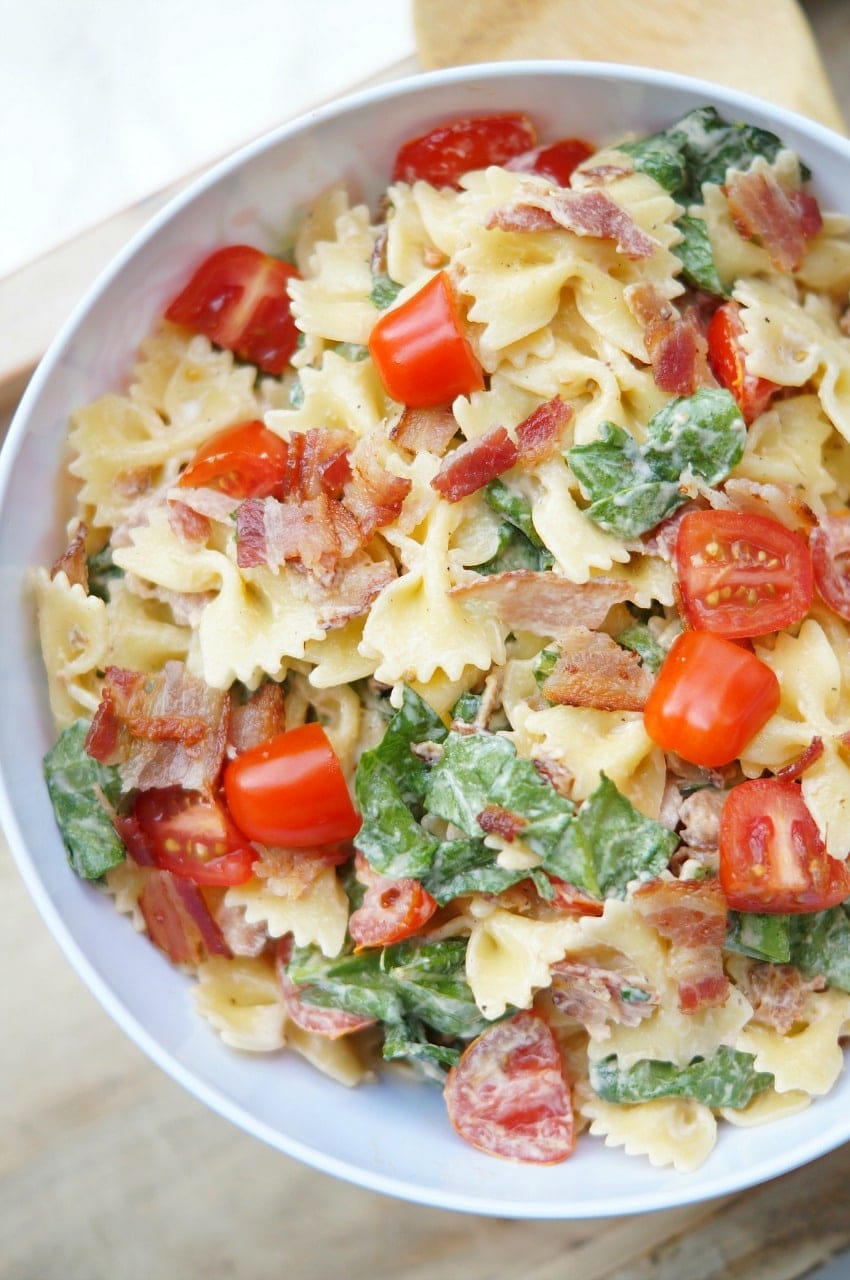  This Easy BLT Pasta Salad is full of delicious flavors! Bacon, tomatoes, spinach, pasta and a creamy ranch dressing come together to make everyone's favorite sandwich into pasta salad form!