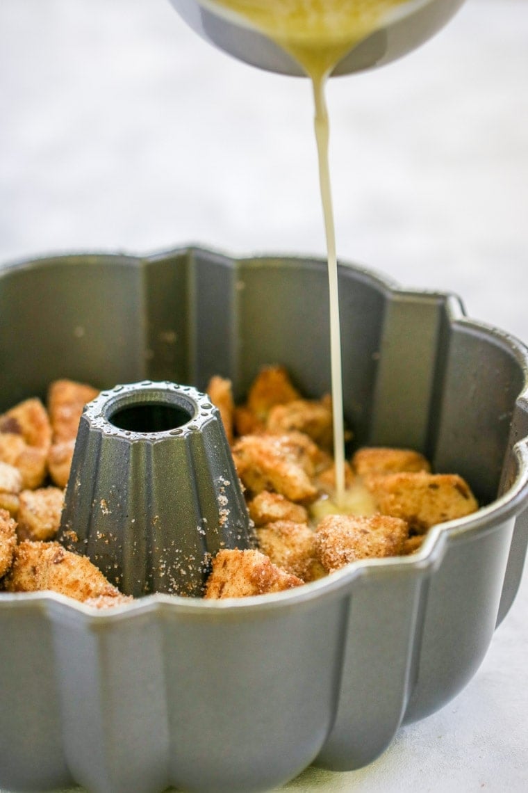 This Cinnamon Apple Monkey Bread is the perfect combination of fall flavors packed in a decadent breakfast!