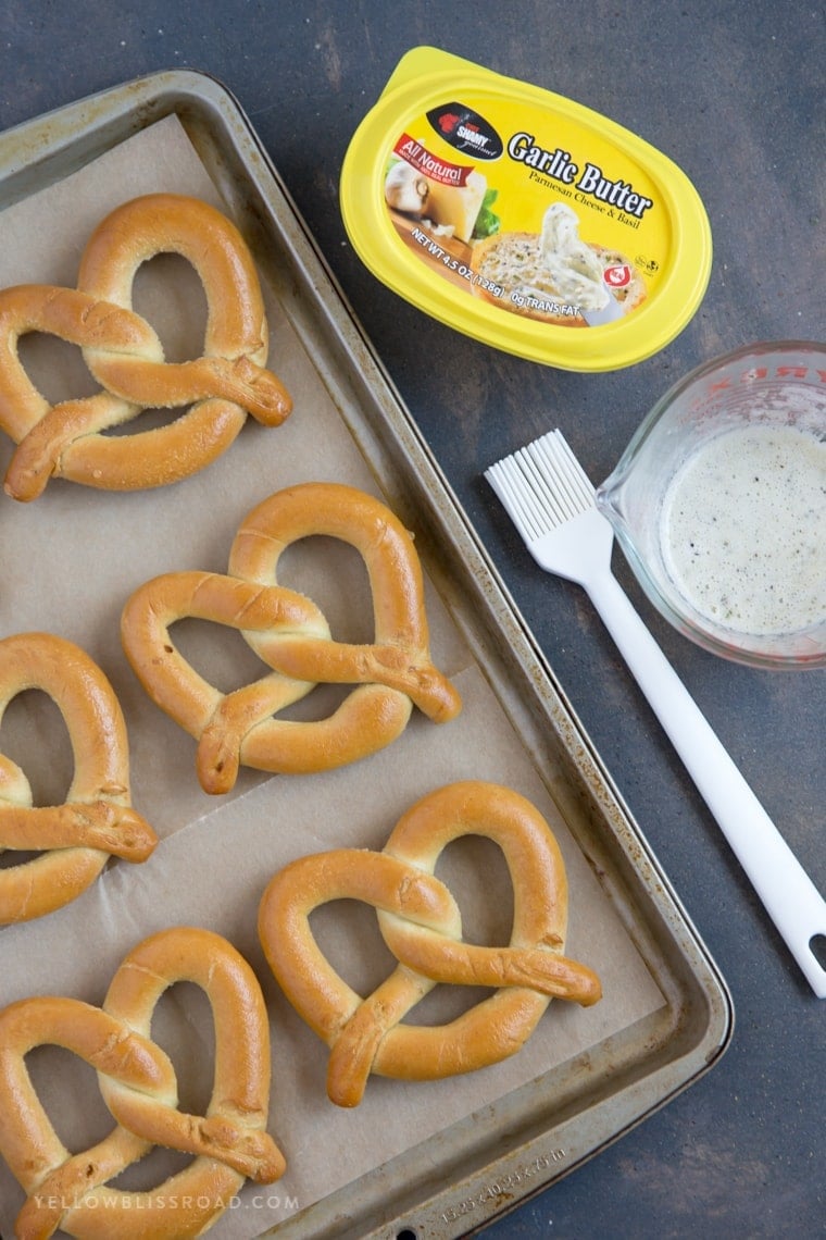 These Easy Garlic Butter Pizza Pretzels are a perfect after school snack and are also great hand-held food for game day parties!