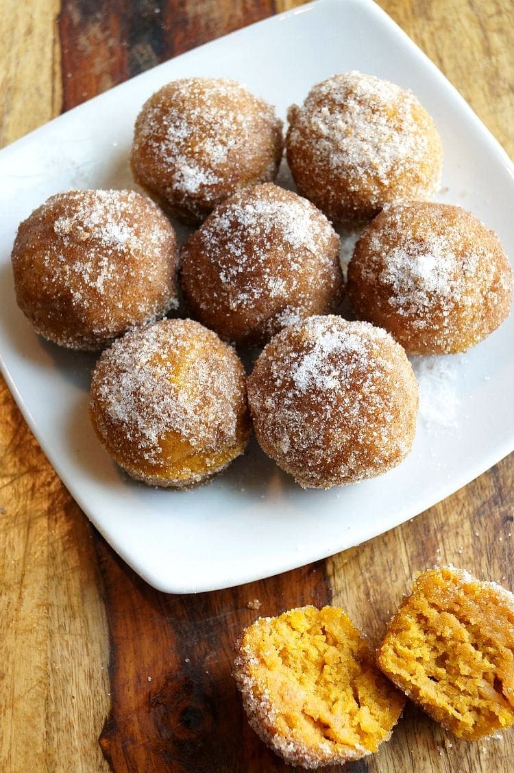 A plate of donut muffins