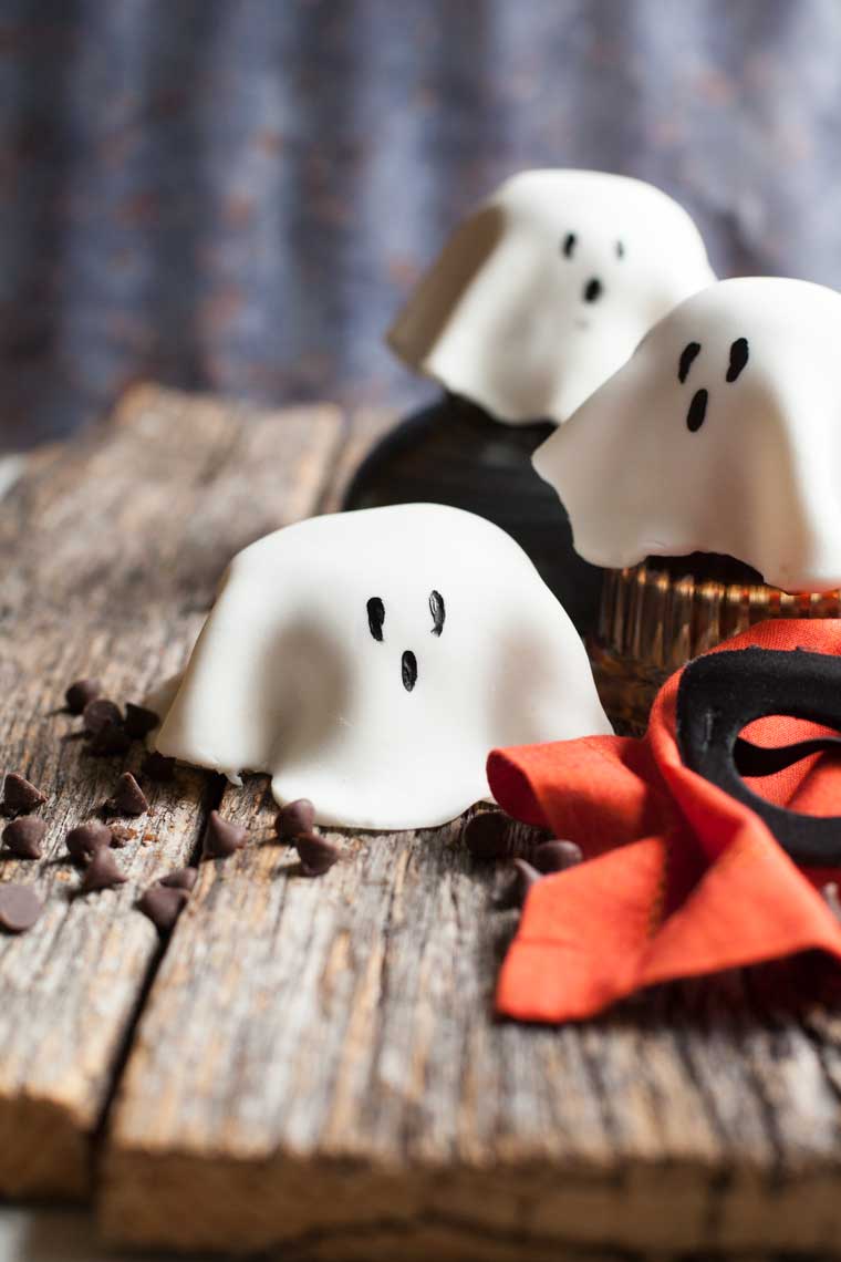 Chocolate mug cake ghosts are fun and fast. Make a batch with your little ghosts and goblins!