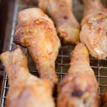 A close up of chicken drumsticks