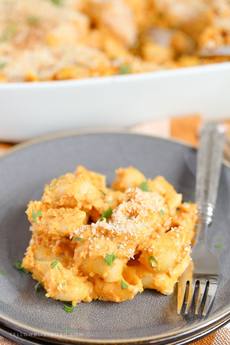 Easy Pumpkin Mac and Cheese Casserole