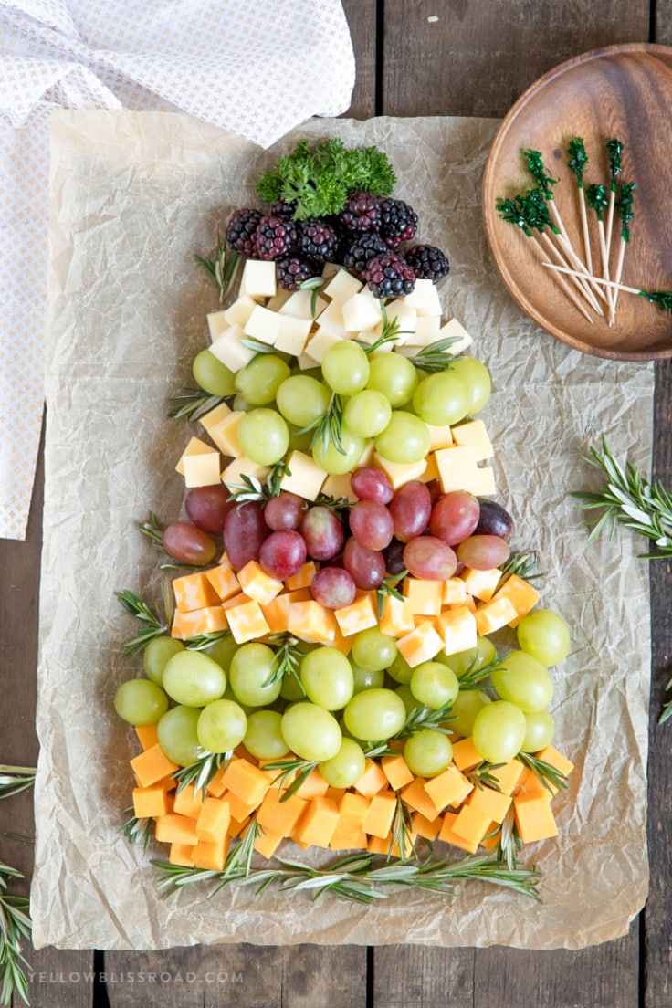 Christmas Tree Fruit & Cheese Platter | YellowBlissRoad.com