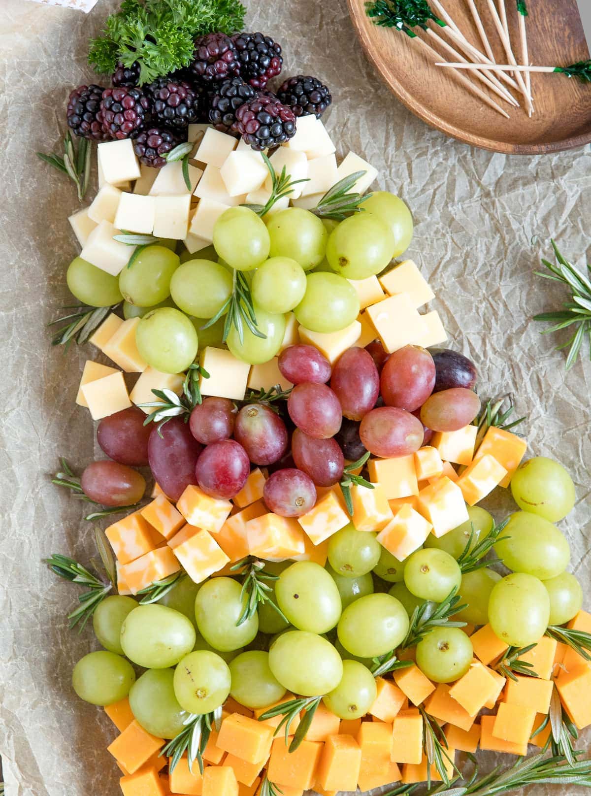 https://www.yellowblissroad.com/wp-content/uploads/2017/11/Fruit-and-Cheese-Platter-Christmas-Tree-fb.jpg