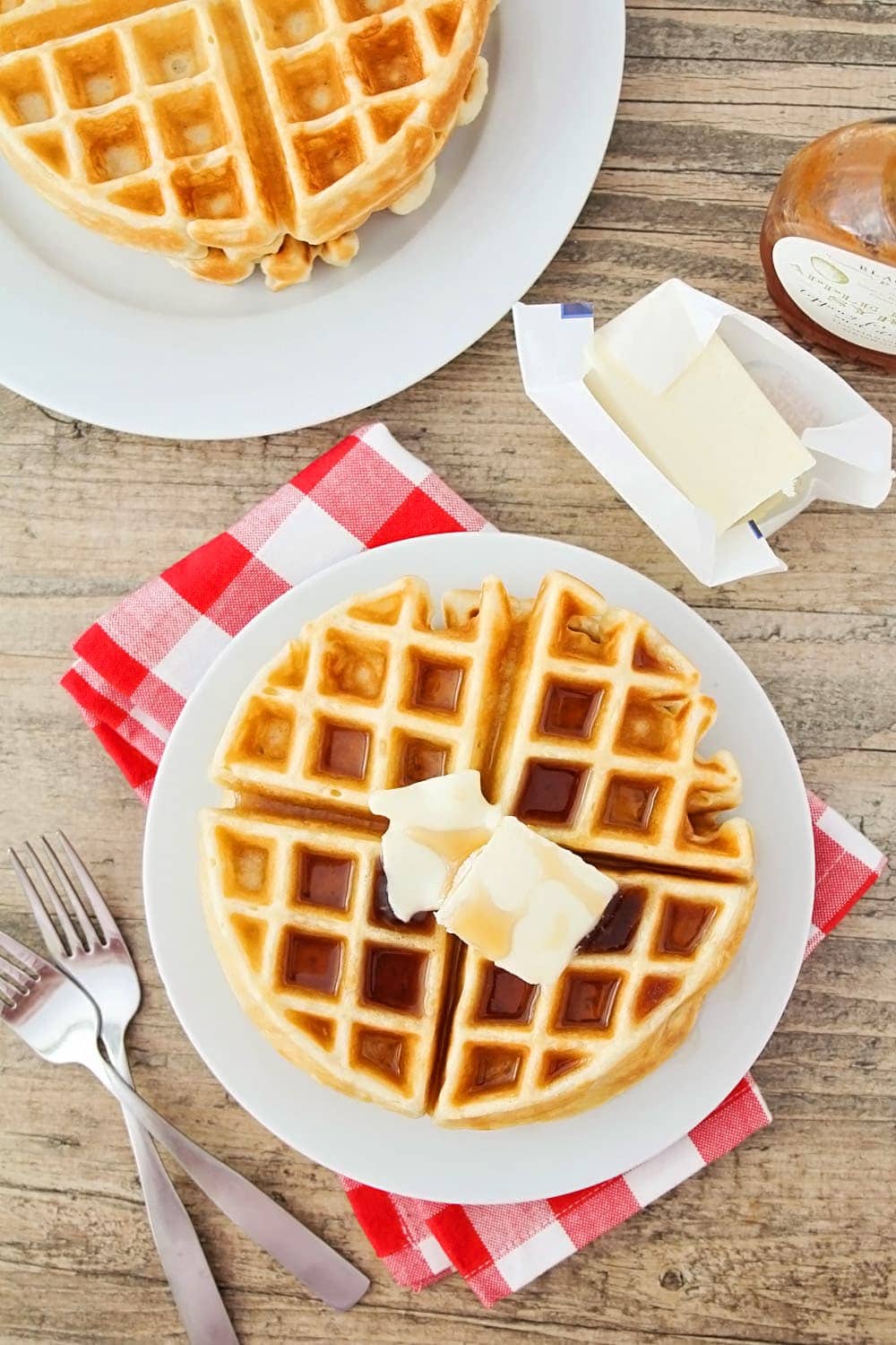A plate of waffles