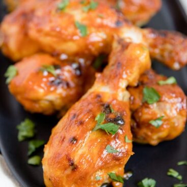 A close up of chicken drumsticks