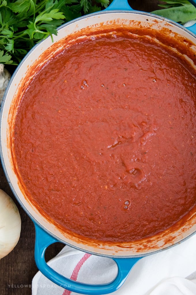 Easy Homemade Spaghetti Sauce - Simple to make and so much better than jarred. Make a double or triple batch to freeze for later so you're always ready for spaghetti night! A big pot of Easy Homemade Spaghetti Sauce