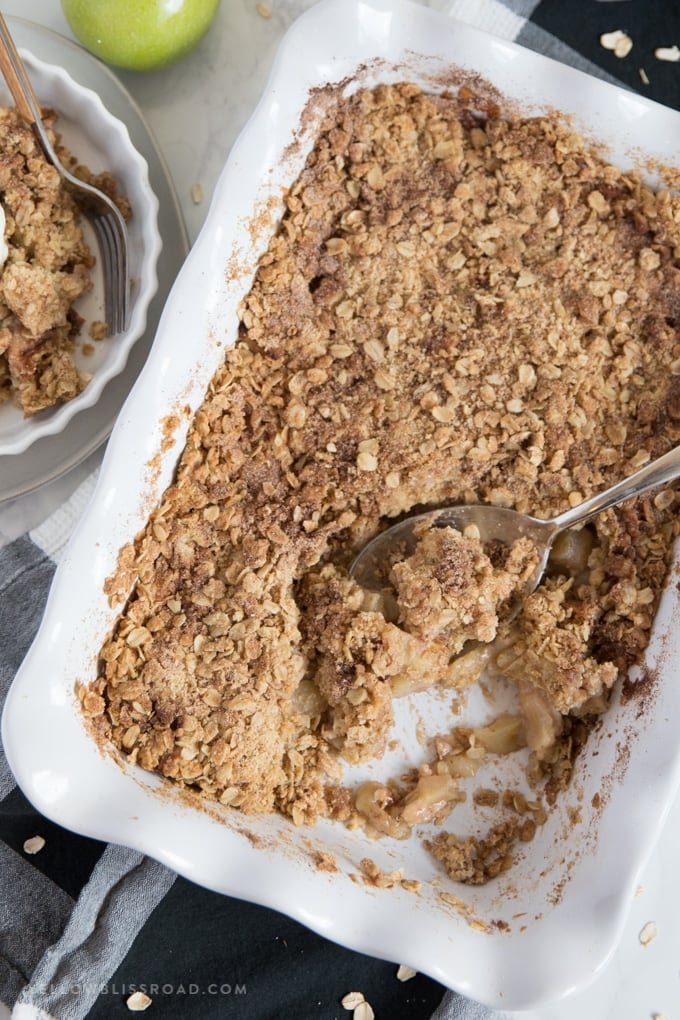 This Apple Crumble recipe is a no-fuss rustic dessert with a cinnamon-laced crumbly oat topping that everyone will enjoy. cinnamon apple crumble