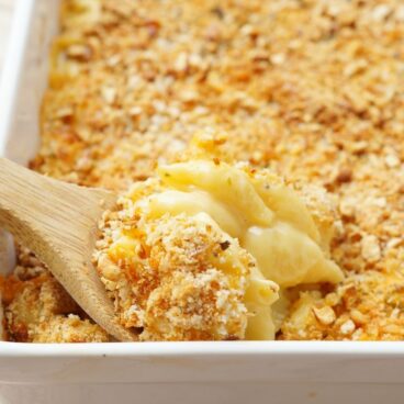 spoonfull of baked macaroni and cheese