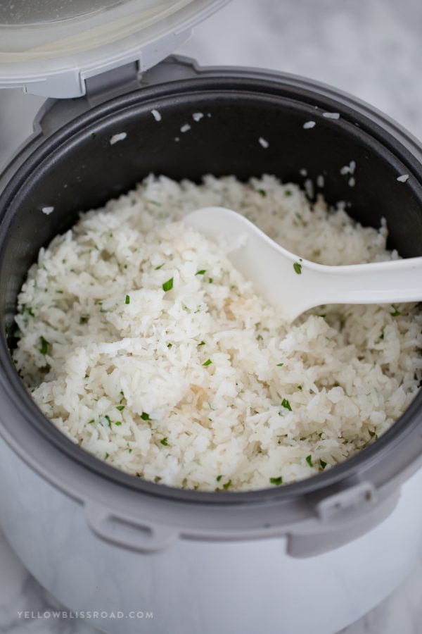 Easy Coconut Rice (Rice Cooker or Stovetop)