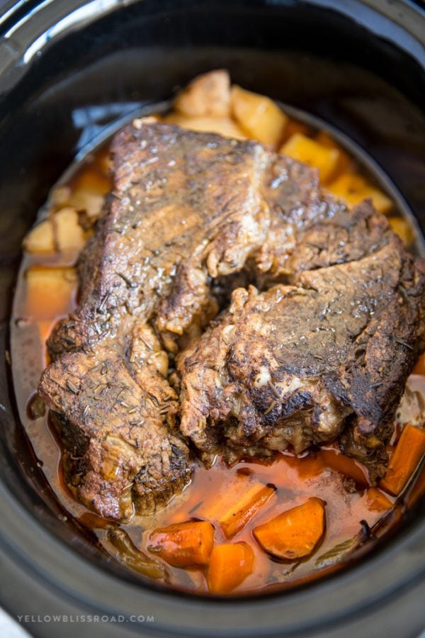 Simple Crock Pot Roast Recipe (Slow Cooker Pot Roast)