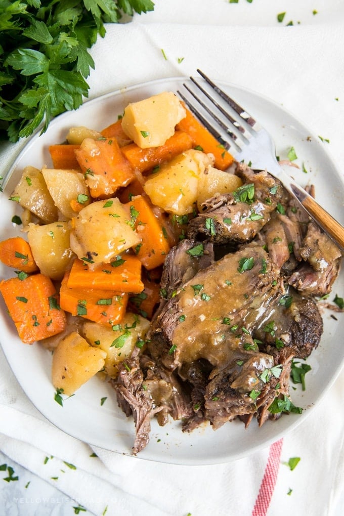 I always use the same easy paleo crock pot roast recipe because it is easy and delicious! Crock Pot Pot Roast : Simple Crock Pot Roast Recipe (Slow Cooker Pot Roast)
