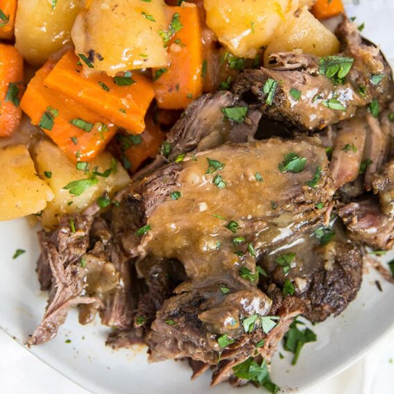 Simple Crock Pot Roast Recipe (Slow Cooker Pot Roast)