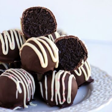 Social media image of peppermint oreo truffles