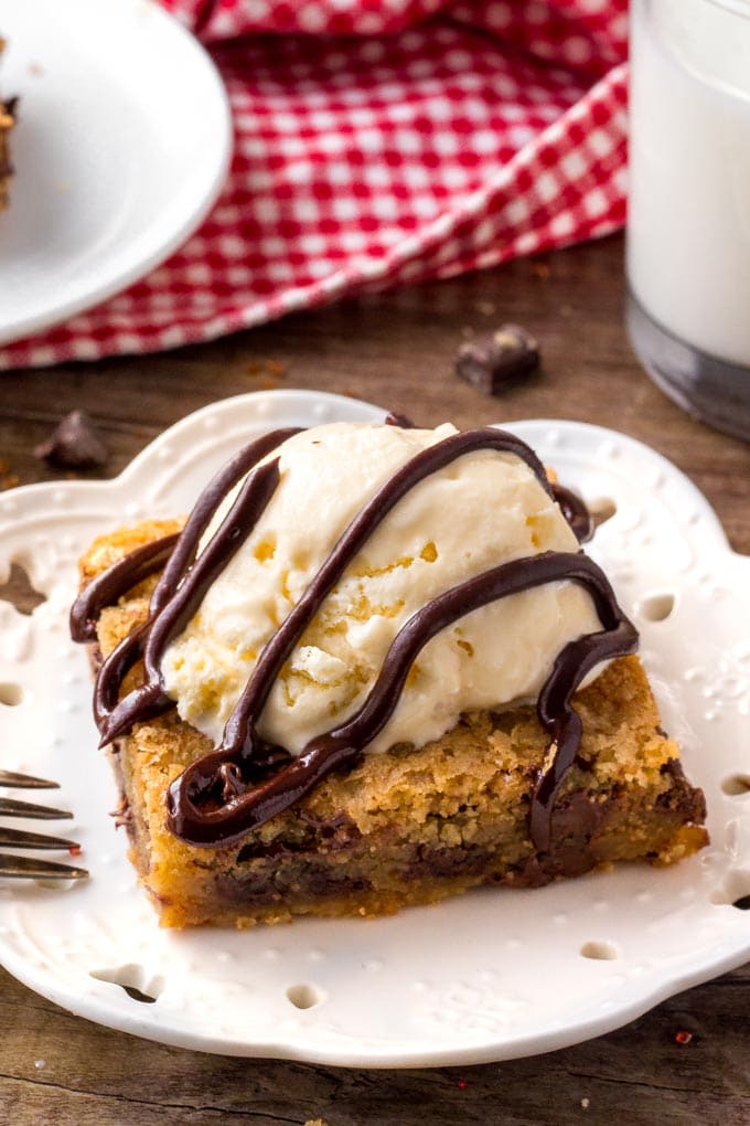 Chocolate chip cookie bars topped with ice cream and chocolate sauce. 