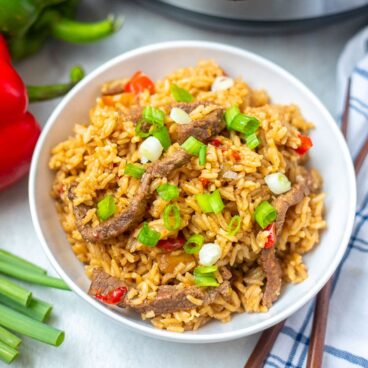 A bowl of pepper steak with rice