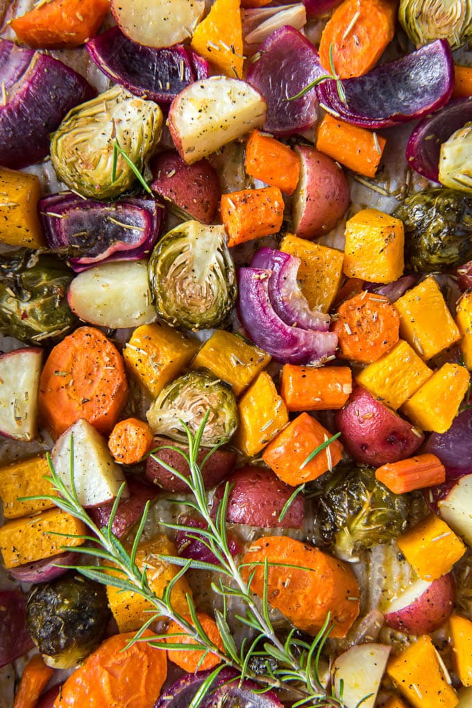 a pan of different vegetables that have been roasted