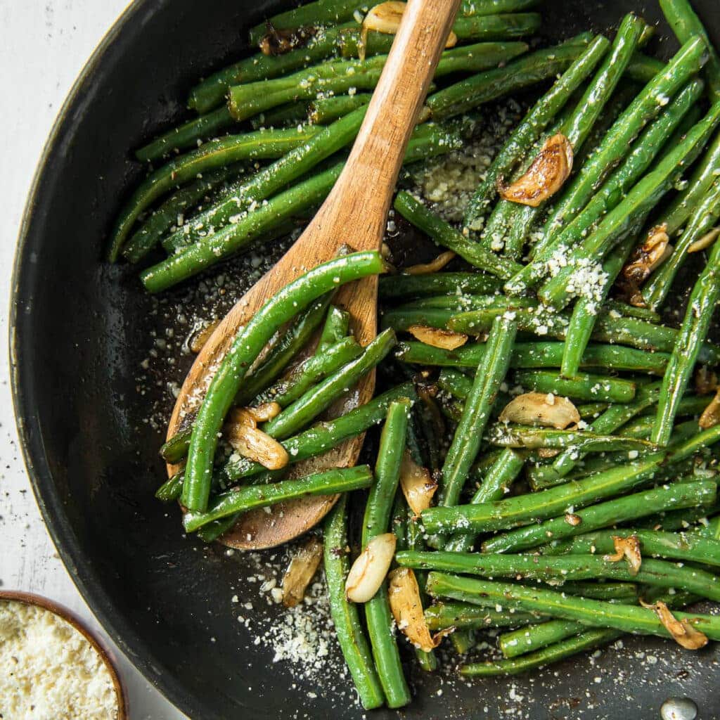 A pan of sauteed green beans