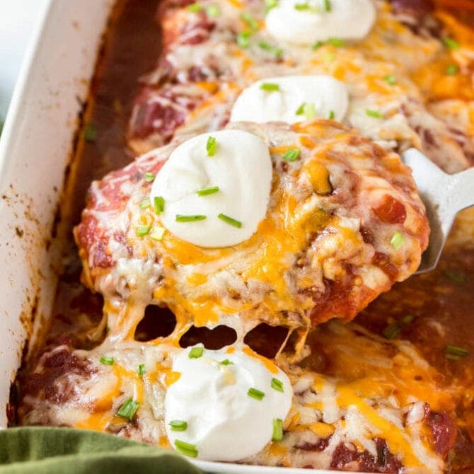 Cheesy Baked Salsa Chicken | YellowBlissRoad.com