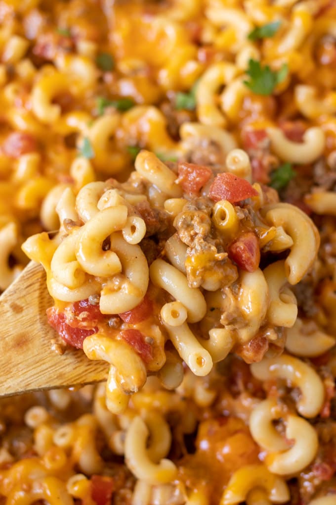 macaroni, ground beef, tomatoes, cheese and parsley