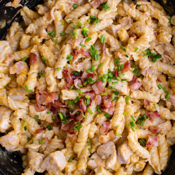 One Pot Bacon Chicken Ranch Pasta (Crack Chicken Pasta)