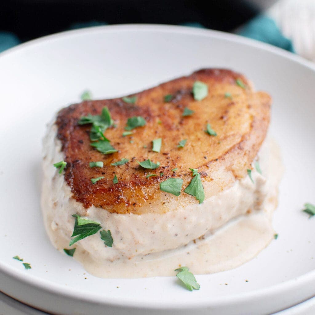 Skillet Pork Chops with Gravy | YellowBlissRoad.com