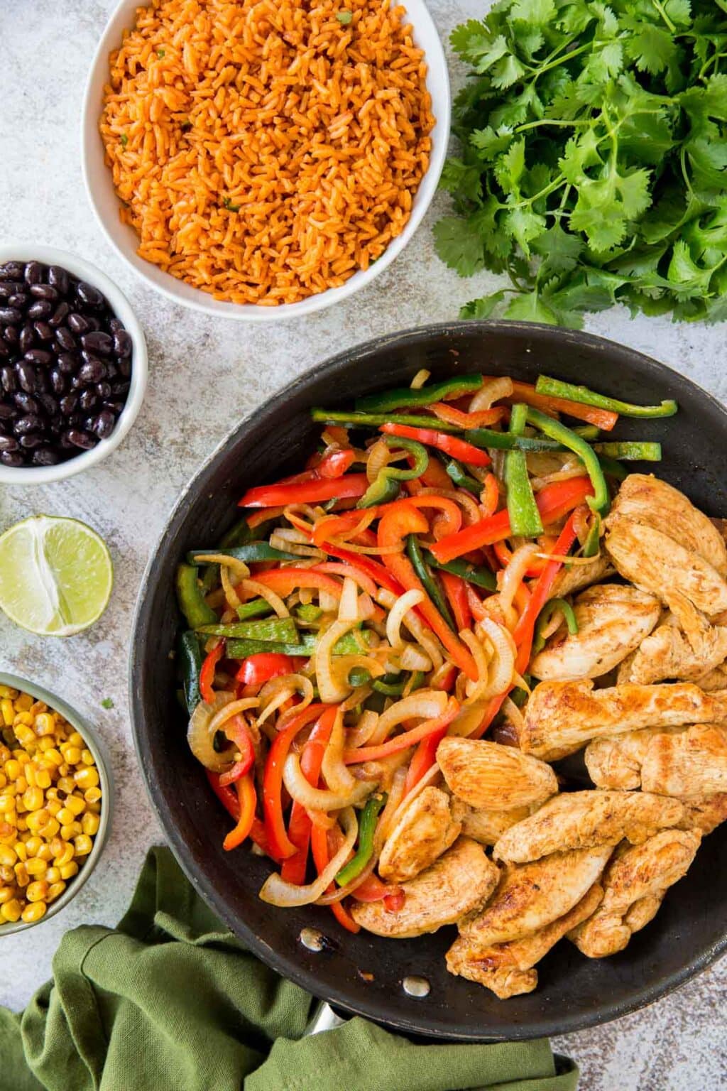 Healthy Chicken Fajita Rice Bowls | YellowBlissRoad.com