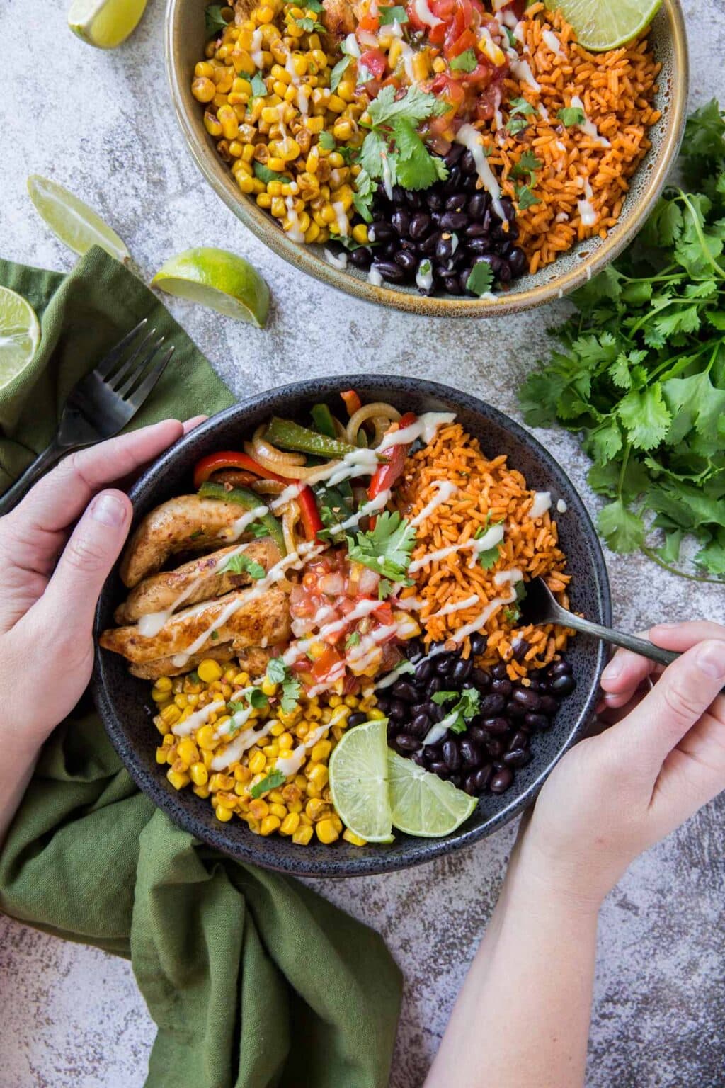 Healthy Chicken Fajita Rice Bowls | YellowBlissRoad.com