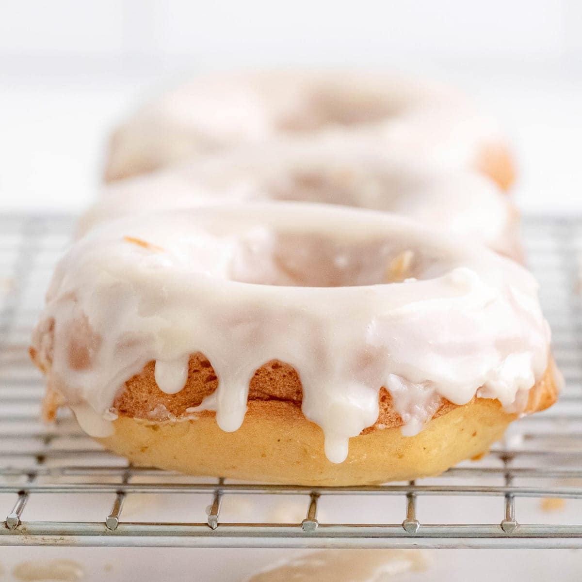 Vanilla Icing For Donuts: A Quick & Easy Glaze For Desserts!