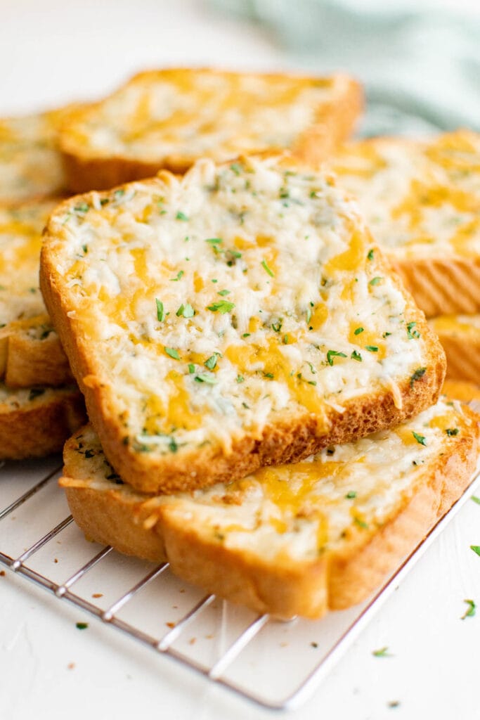 slices of toasted garlic cheese taost