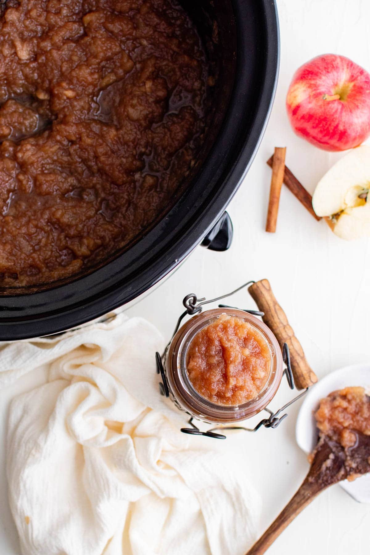 jar with applecause, wooden spoon, slow cooker