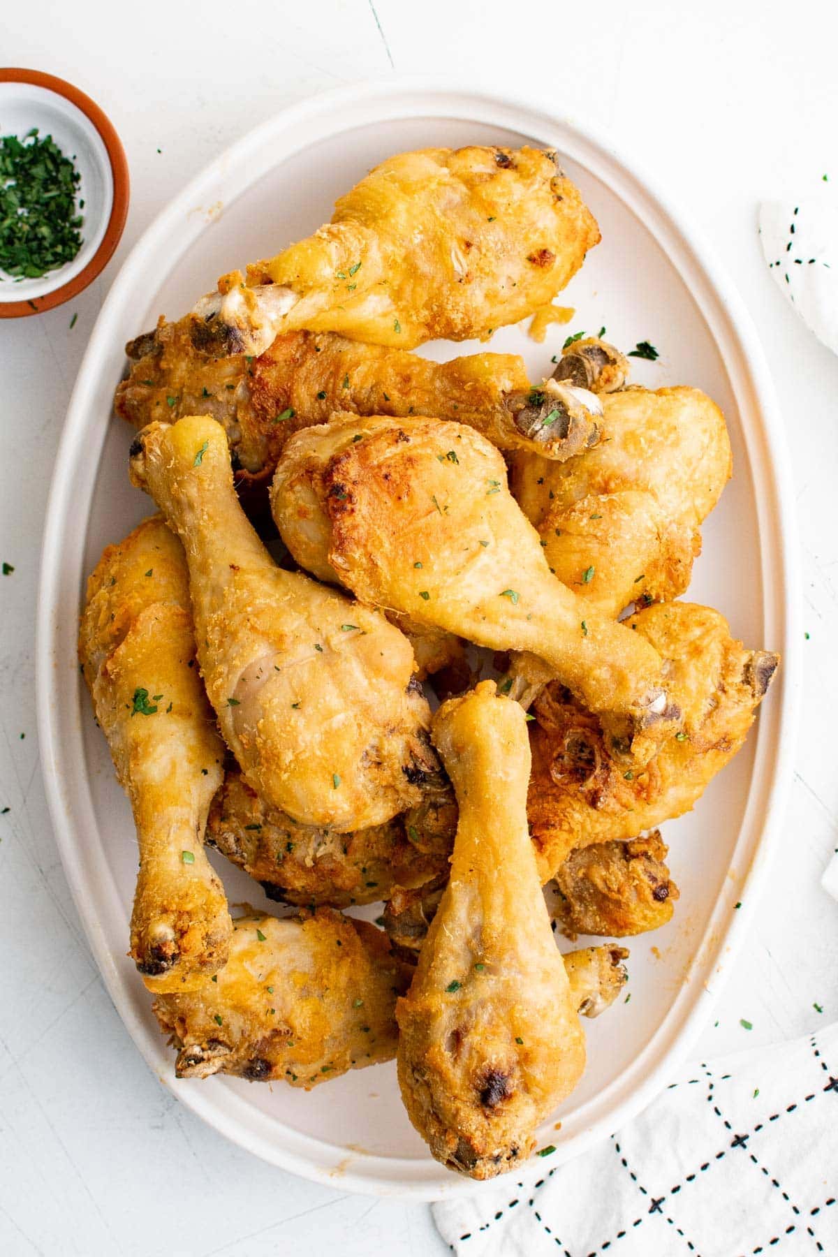 platter with crispy chicken drumsticks