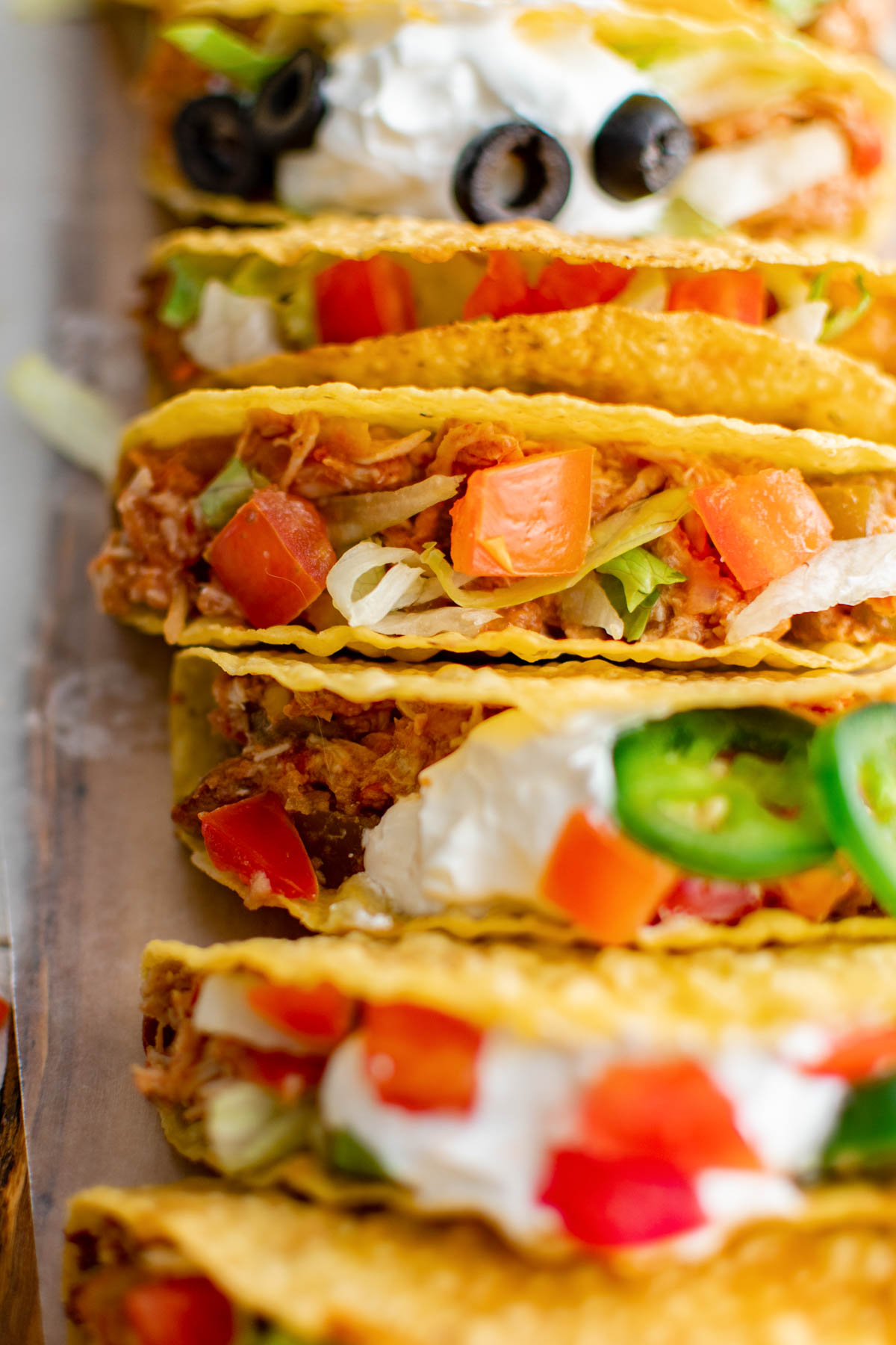 crispy chicken tacos with toppings