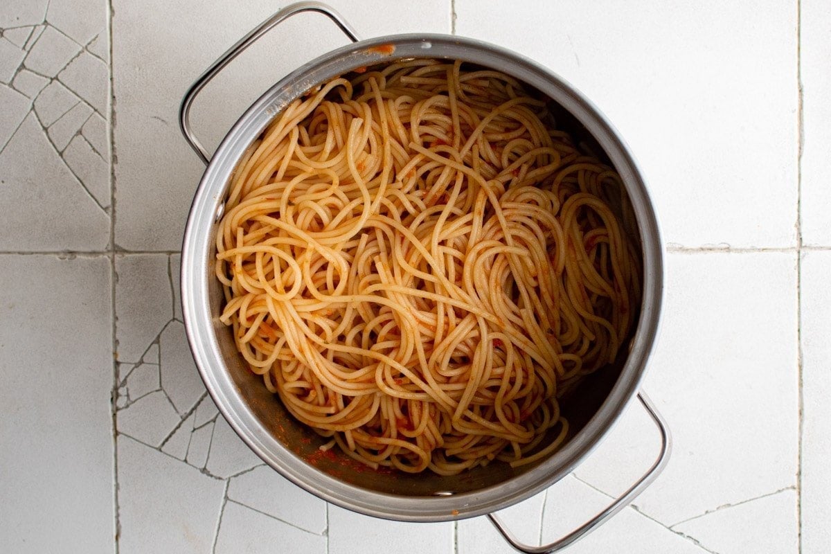 spaghetti in a saucepan with sauce