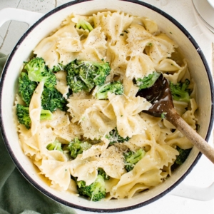 Garlic Parmesan Broccoli Pasta