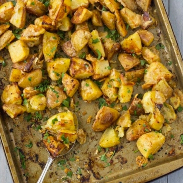 Roasted garlic potatoes social image.