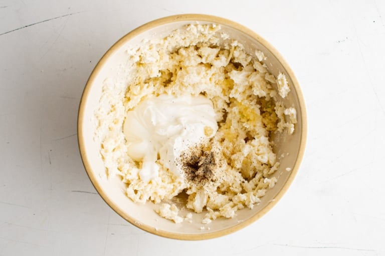 Easy Cheesy Mashed Potatoes Recipe | YellowBlissRoad.com