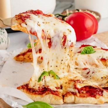 Air fryer pizza social media image.