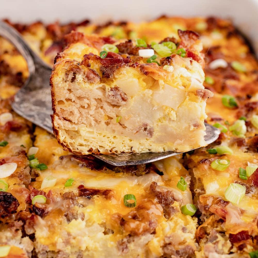 Loaded Tater Tot Breakfast Casserole | YellowBlissRoad.com