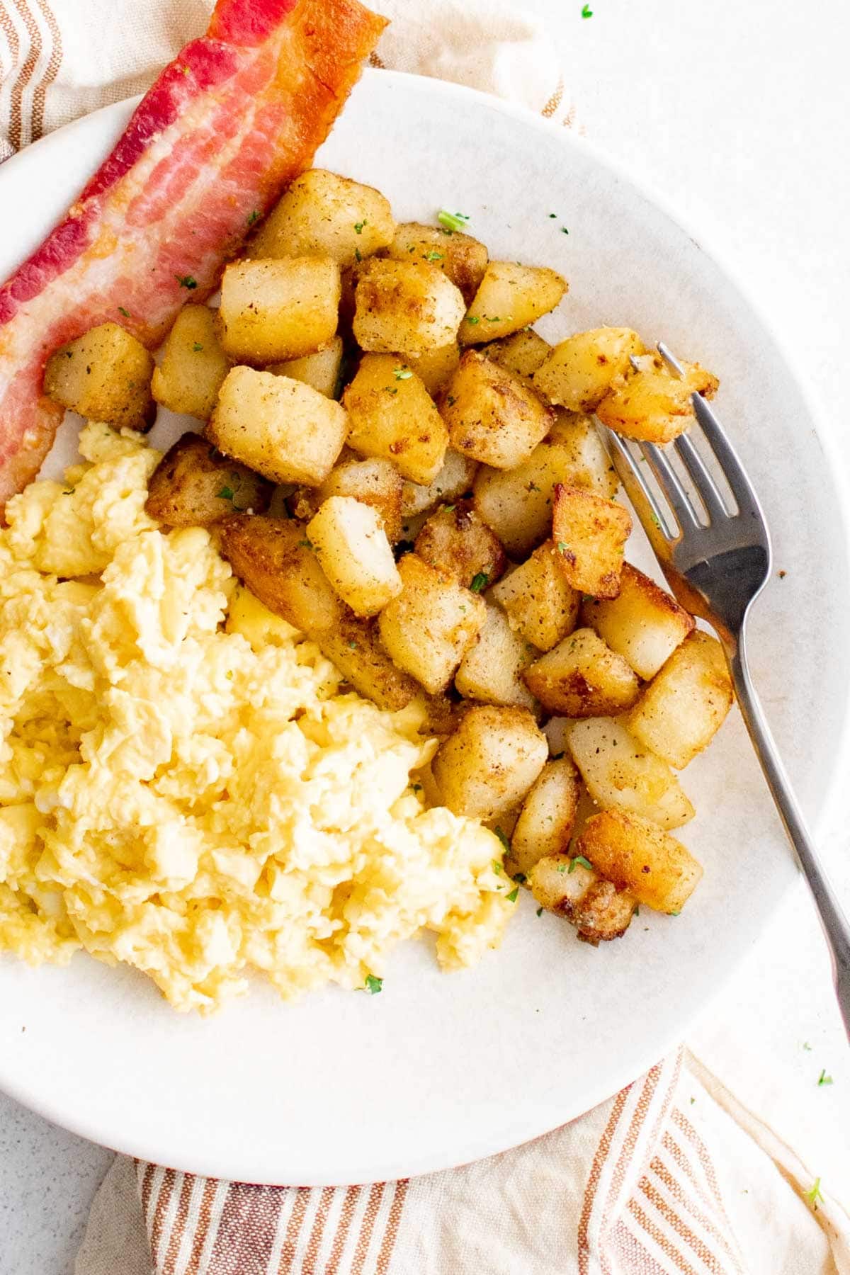 Crispy Cast Iron Skillet Potatoes: Easy Recipe - She Loves Biscotti