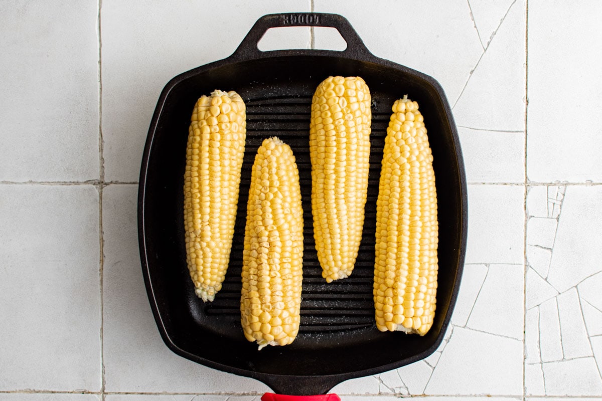 Corn on the cob on an indoor grill.