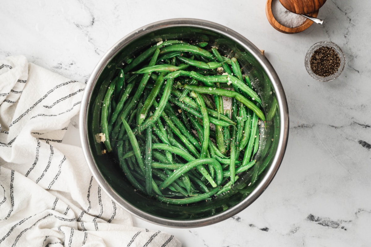 Green Beans in an instant pot with garlic.