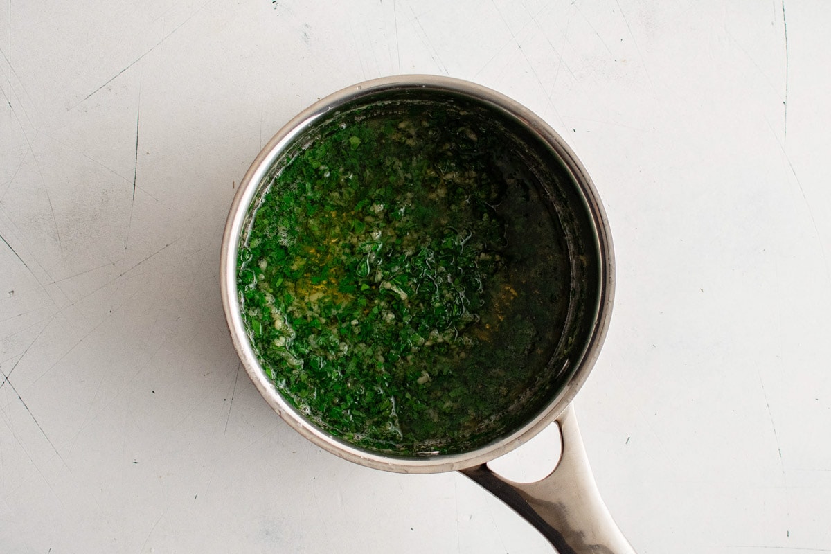Melted butter sauce with parsley