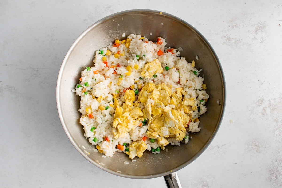 Rice, vegetables and scrambled egg in a wok.