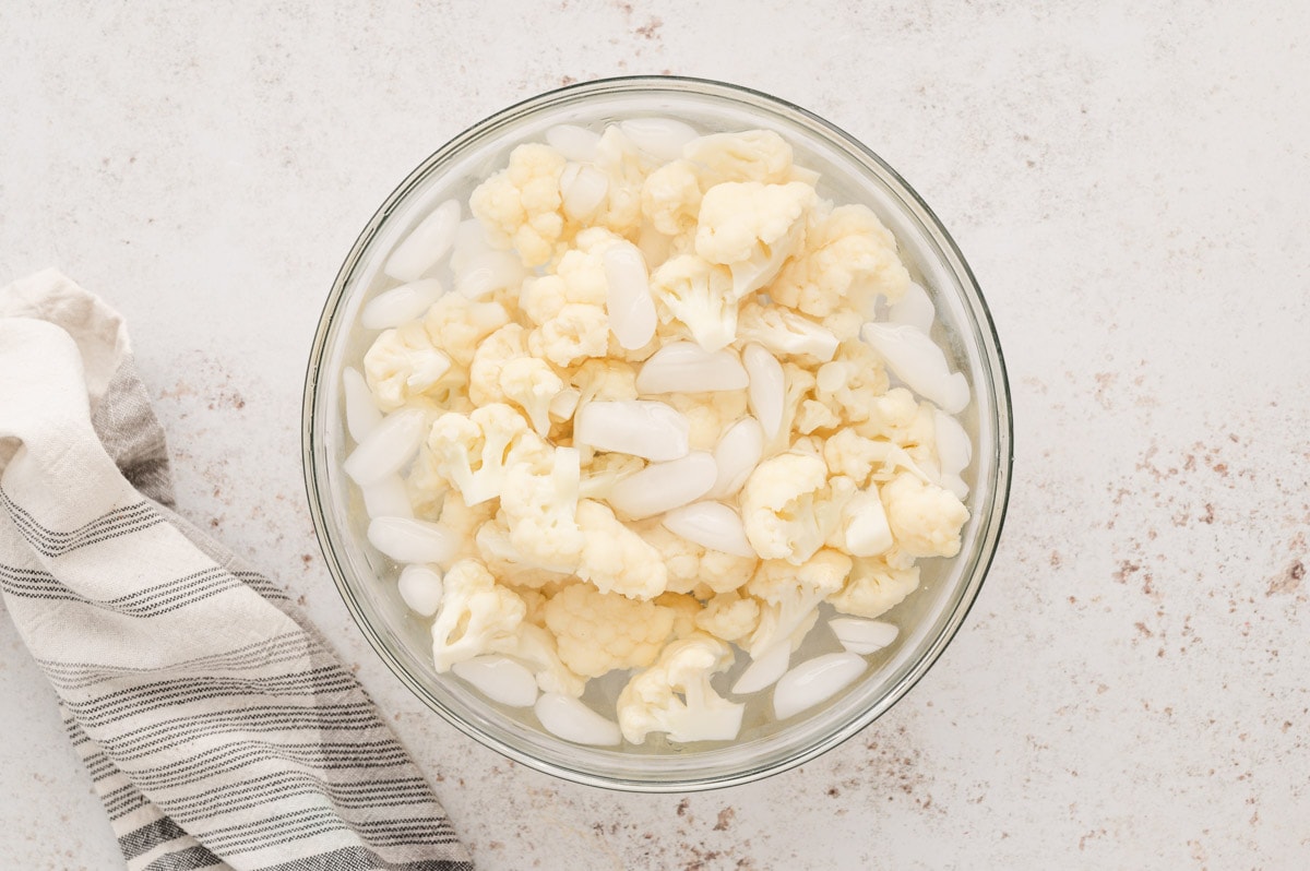 Cooked cauliflower in a glass bowl